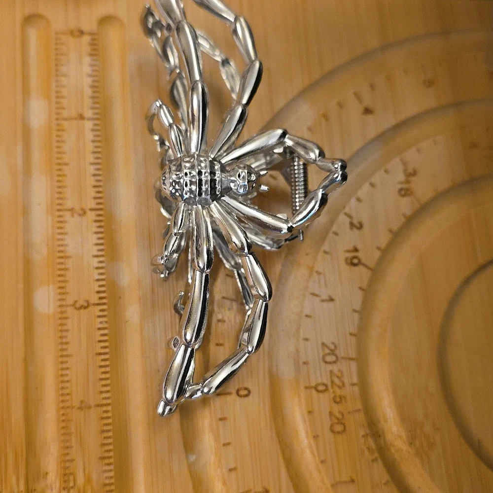 Silvery SPIDER METAL HAIR CLAW